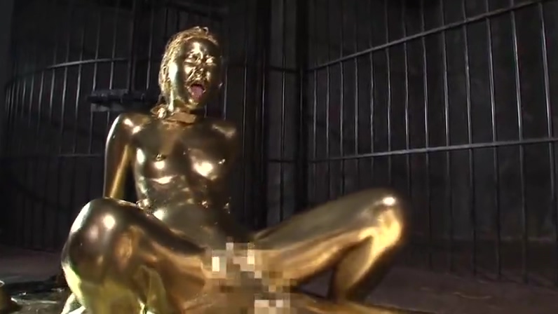 Watch the video 'Gold Bodypaint' from VJAV. 